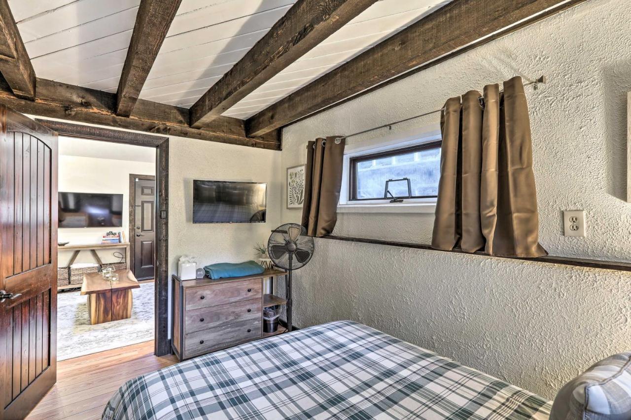 Woodsy Flagstaff Hideaway With Deck And Sunroom! Mountainaire Экстерьер фото